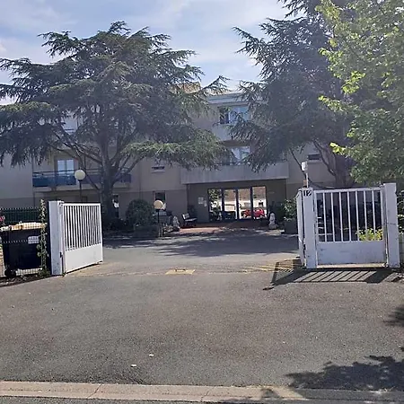 Les Jasmins D'aytre Aparthotel 3*
